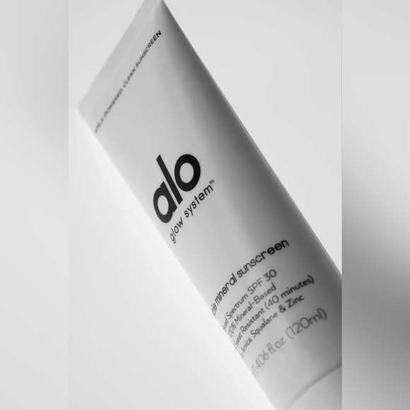 ALO YOGA | ✨NEW✨ Invisible Mineral Body SPF - Picture 2 of 4